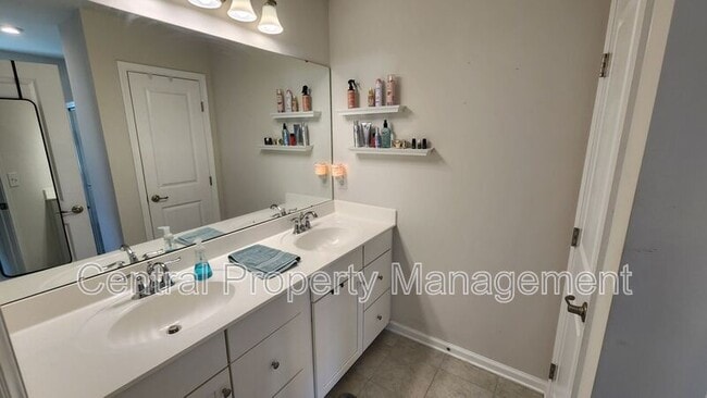 Building Photo - 322 Hunt Glenn Ct