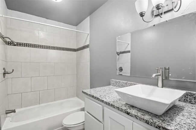 Building Photo - 2817 Green Canyon Dr