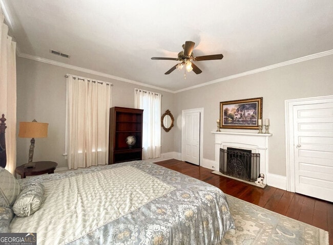 Building Photo - 305 Orange St