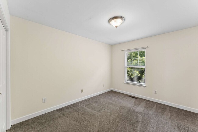 Building Photo - 553 Rosedale Ave