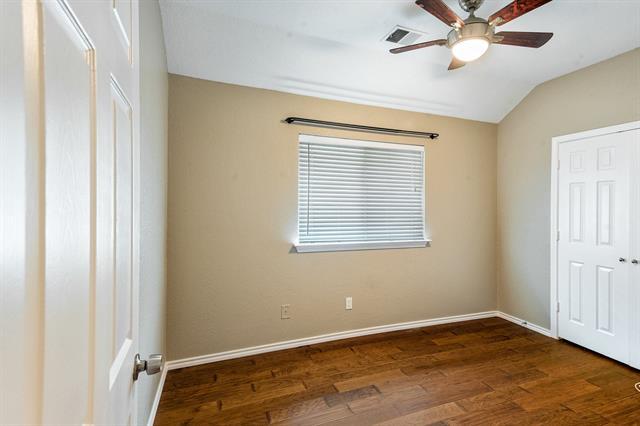 Building Photo - 2221 Meadowstone Dr