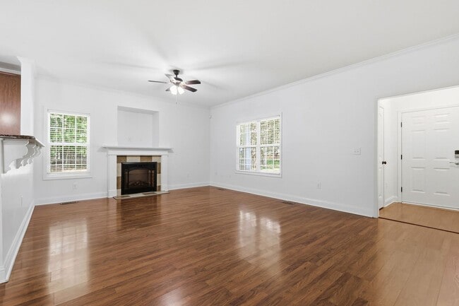 Building Photo - 3 Bed 2.5 Bath With wooded lot close to Fort Bragg!