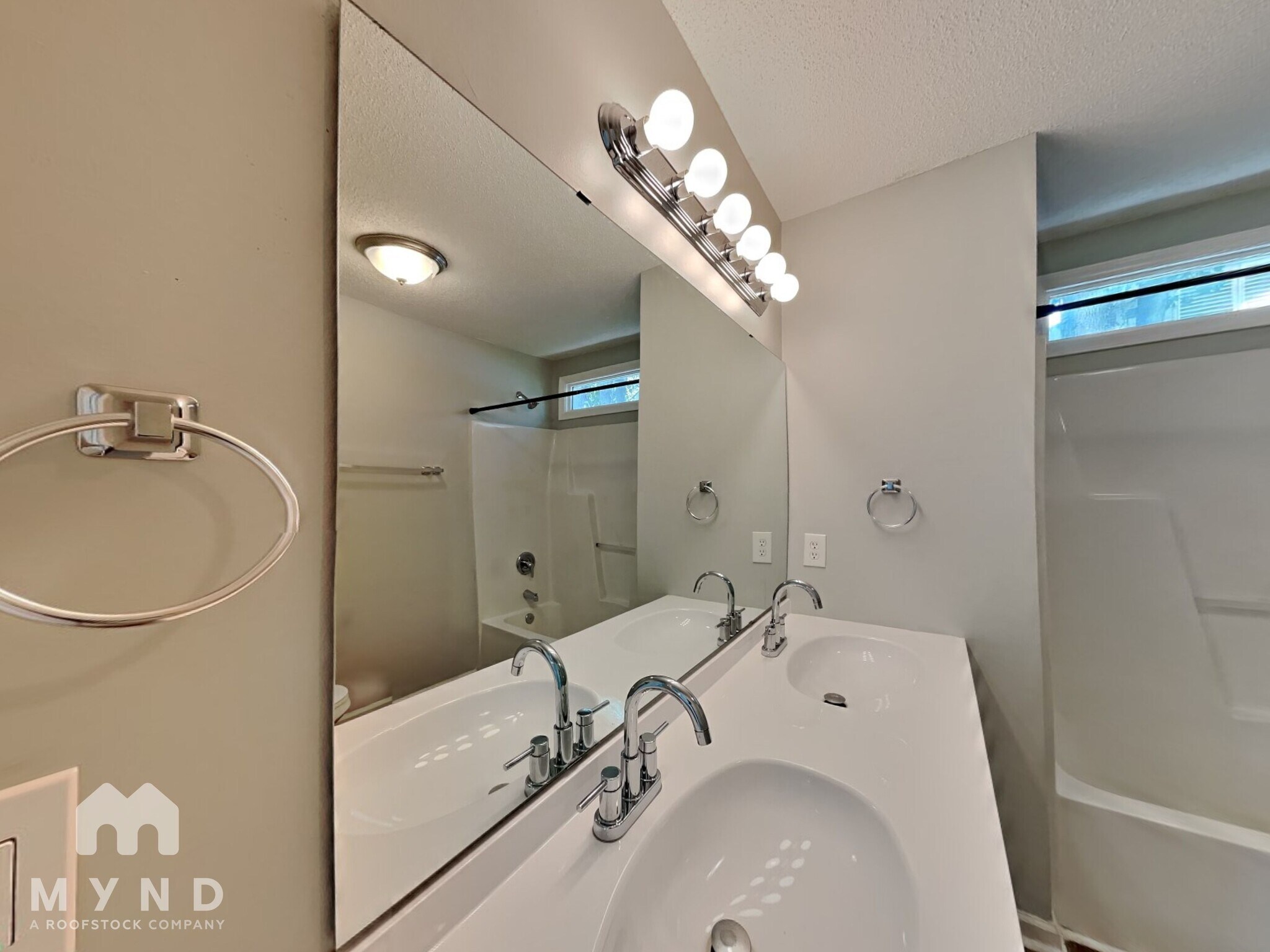 Building Photo - 2209 Maybrook Dr