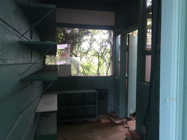 Building Photo - 3 Bedroom/2 bathroom home now available in...
