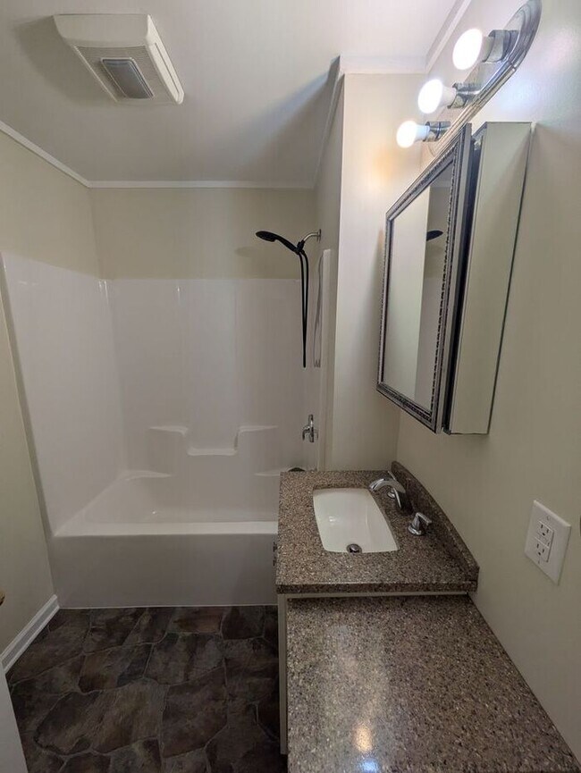 Building Photo - 3BD/2BA Single Family Home in Hickory, NC