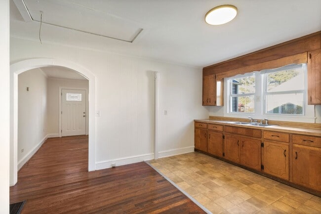 Building Photo - 537 Huston St