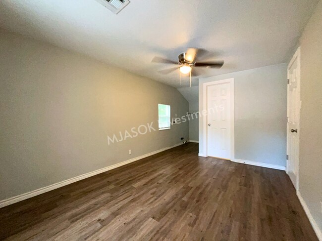 Building Photo - 3-Bed, 2-Bath Home Minutes from Fort Sill – Move-In Ready!