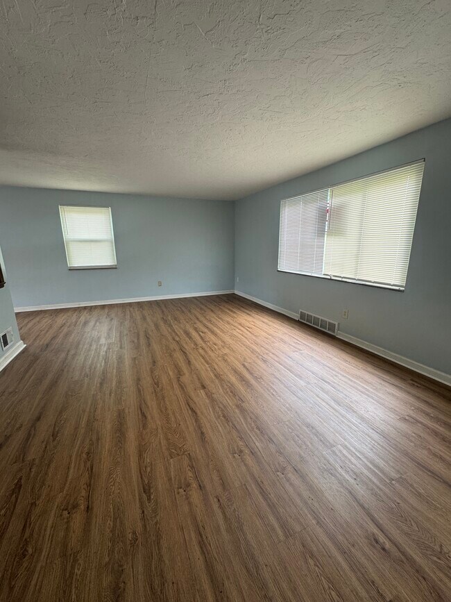 Building Photo - 355 Macassar Dr