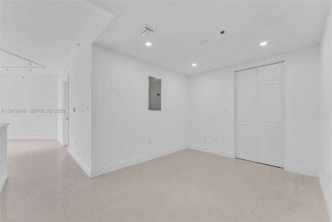 Building Photo - 350 S Miami Ave