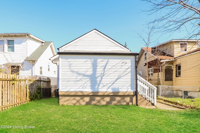 Building Photo - 3732 River Park Dr
