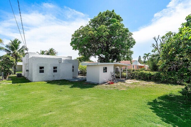 Building Photo - 719 Briggs St