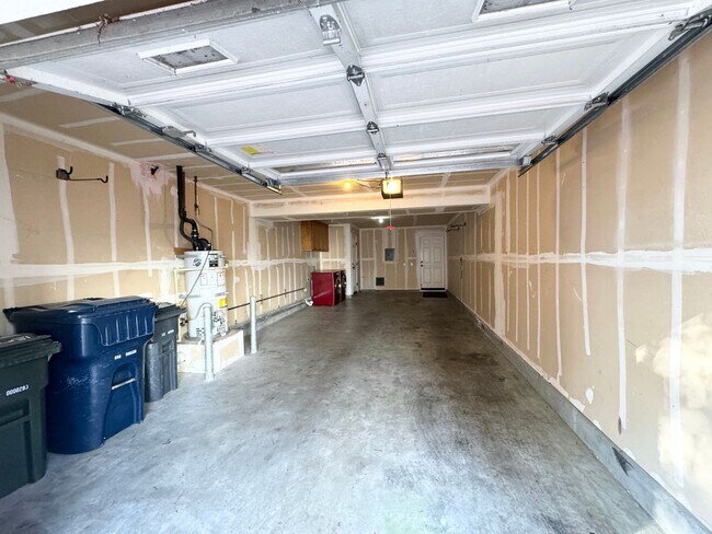 Building Photo - Perfect Shape Downtown Livermore Townhome ...