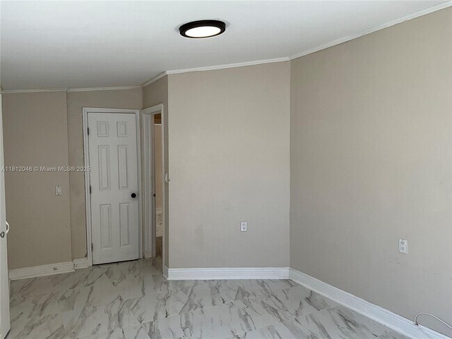 Building Photo - 418 NW 48th St