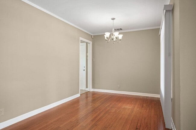 Building Photo - 3 Bedroom/1 Bathroom Ridgeview Subdivision