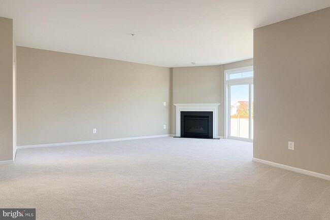 Building Photo - 44180 Shady Glen Terrace