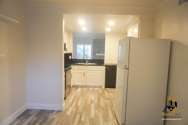 Building Photo - 3605 Larchmont Square Ln