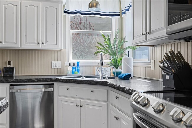 Building Photo - 2279 S Bear Claw Way