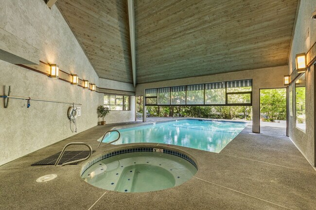 Building Photo - 1264 Bellevue Way NE