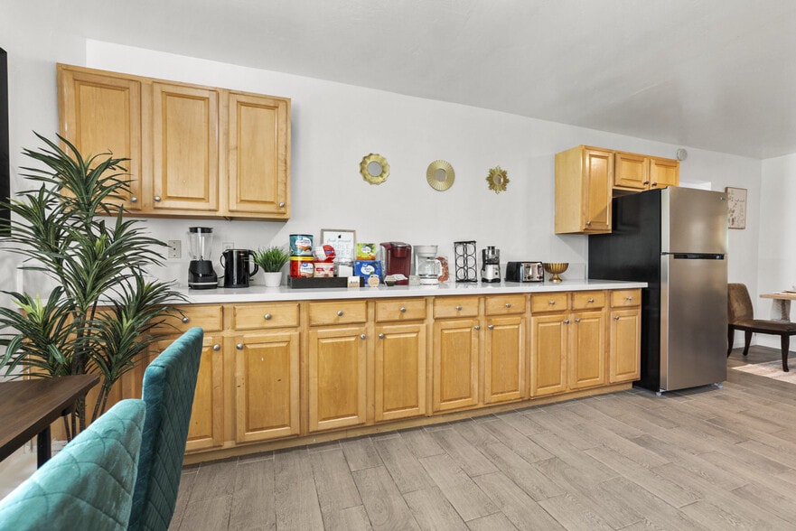 Building Photo - 4989 Randlett Dr
