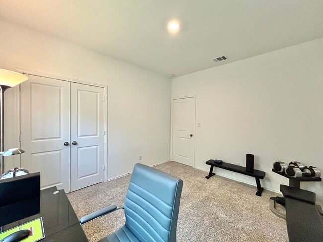 Building Photo - 3/BR 2/BA Home with Modern Comforts and a ...
