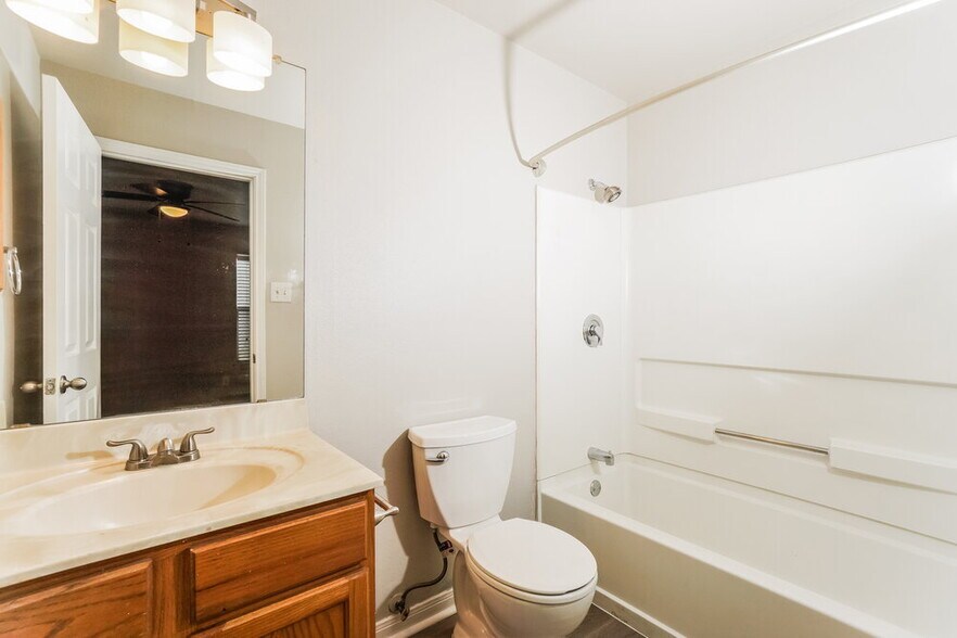 Building Photo - 417 Canterbury Ln