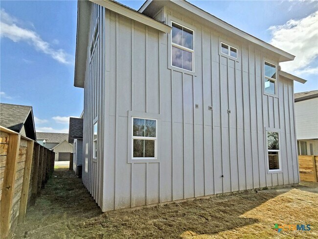 Building Photo - 414 Alexander Ave