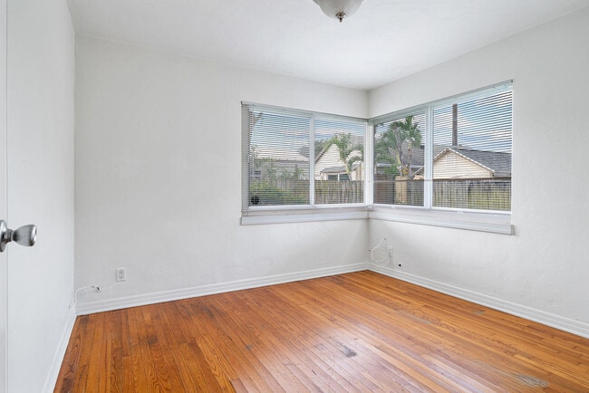 Building Photo - 727 S M St