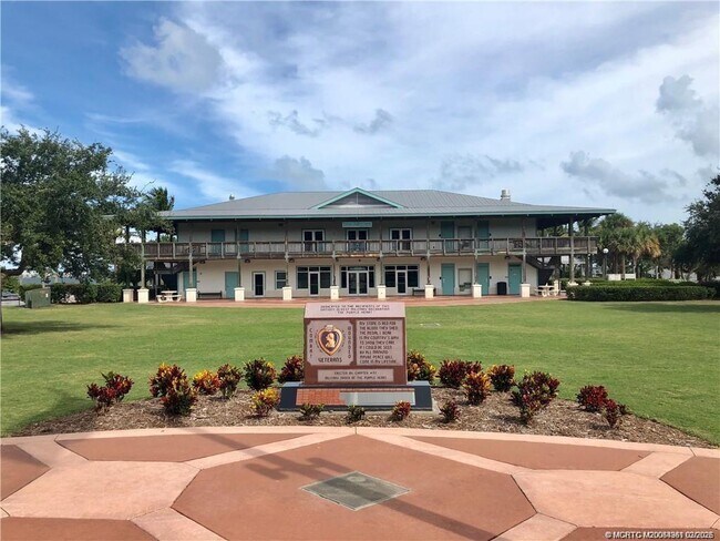 Building Photo - 18 NE Nautical Pl