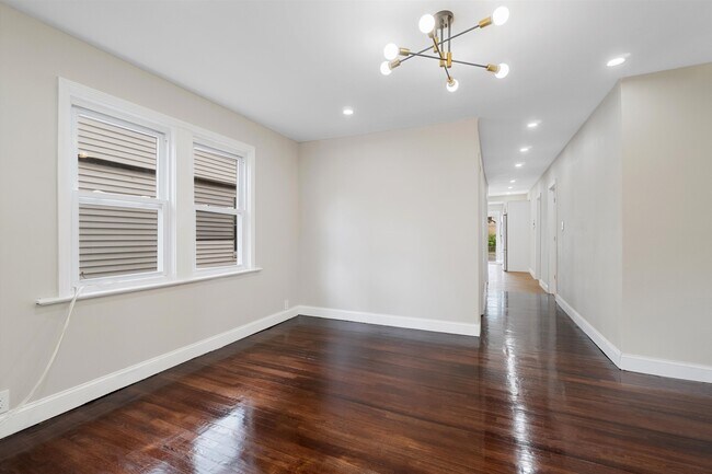 Building Photo - 24 Fremont St