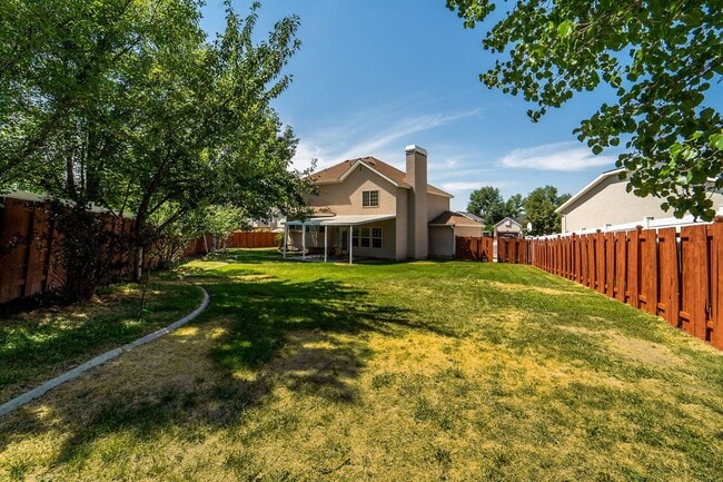 Building Photo - Beautiful Home in Midvale w/ attached 2 ca...