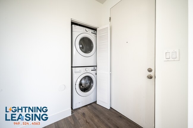 Building Photo - 8109 Burton Way