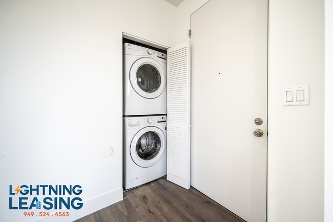 Building Photo - 8811-8815 Burton Way