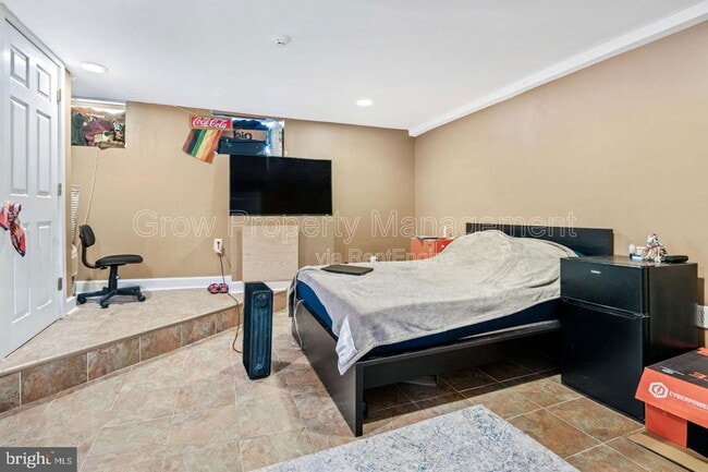 Building Photo - 1834 W Diamond St