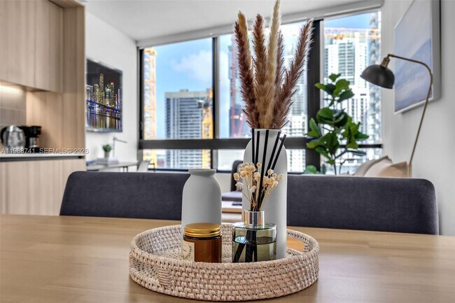 Building Photo - 225 N Miami Ave