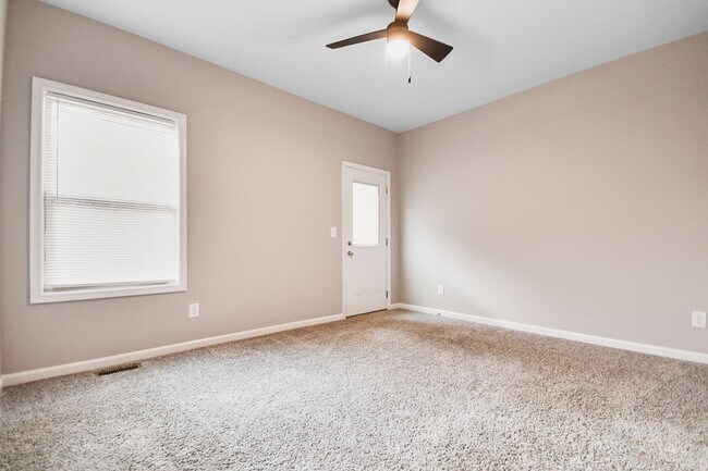 Building Photo - Pet Friendly Three Bedroom!