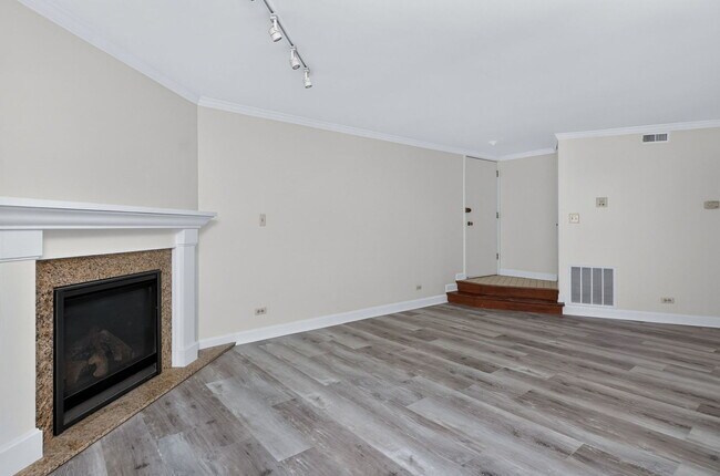 Building Photo - 1753 Plymouth Ct