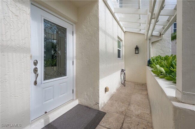 Building Photo - 800 River Point Dr