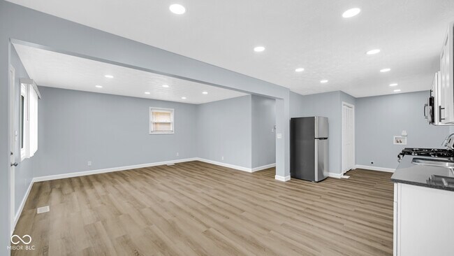 Building Photo - 3106 N Harding St