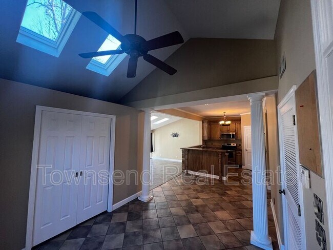 Building Photo - 204 Woodside Ave