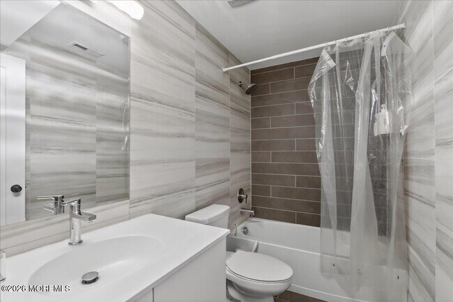 Building Photo - 475 Monmouth Pl