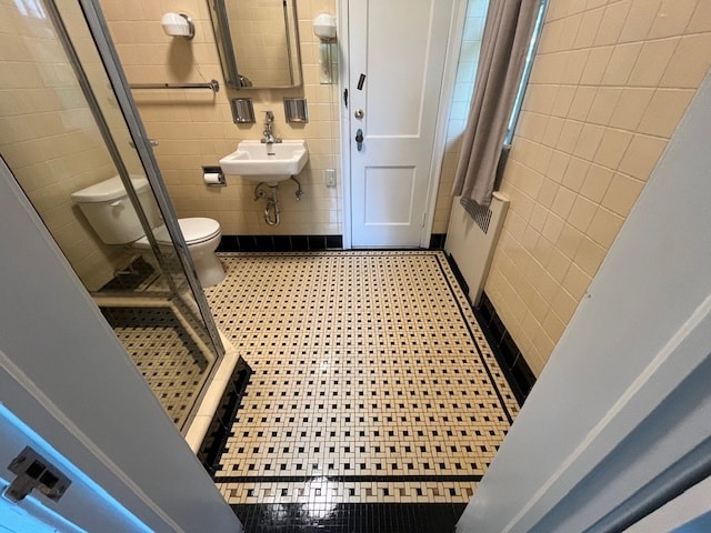 Bathroom 1 with shower - 638 Taylor Ave