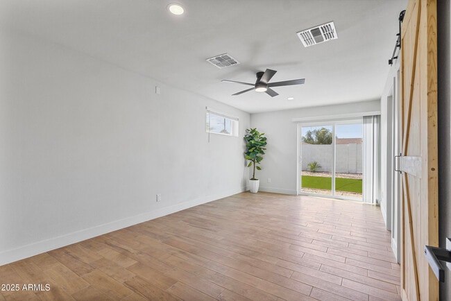 Building Photo - 109 W Kinderman Dr