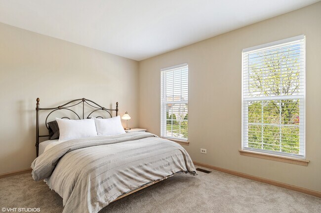 Building Photo - 1085 Red Clover Dr
