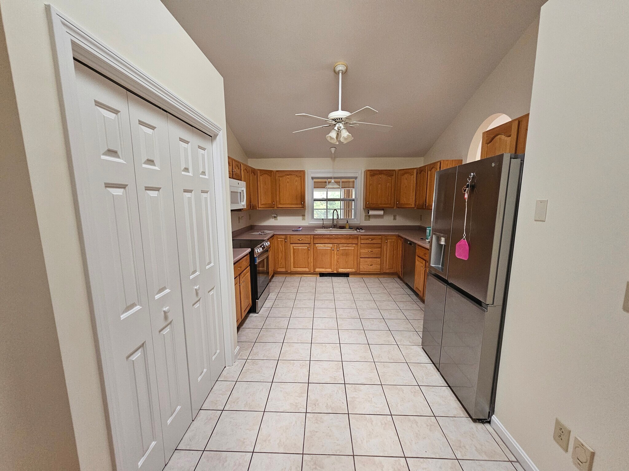 Building Photo - 585 High St