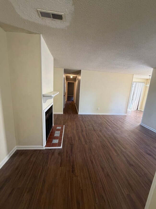 Building Photo - 232 Miami St