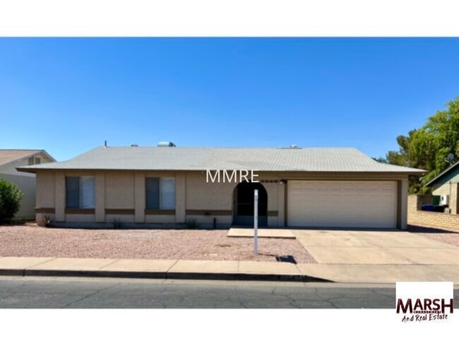 Primary Photo - Great 3 bedroom home with lots of living s...