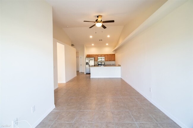 Building Photo - 3 br, 2 bath Duplex - 4623 Skyline Bouleva...
