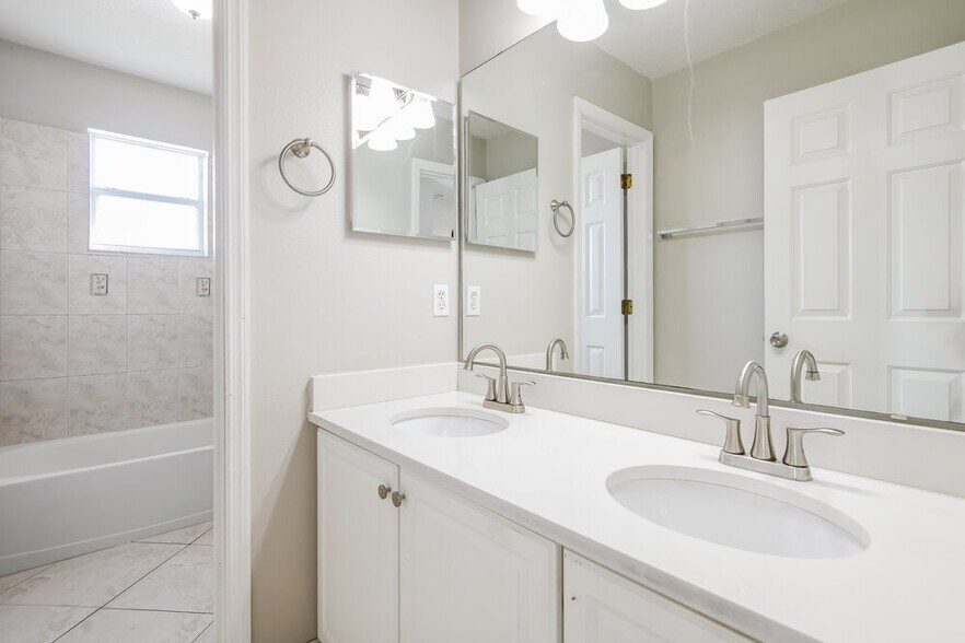 Building Photo - 4560 Ficus Tree Rd