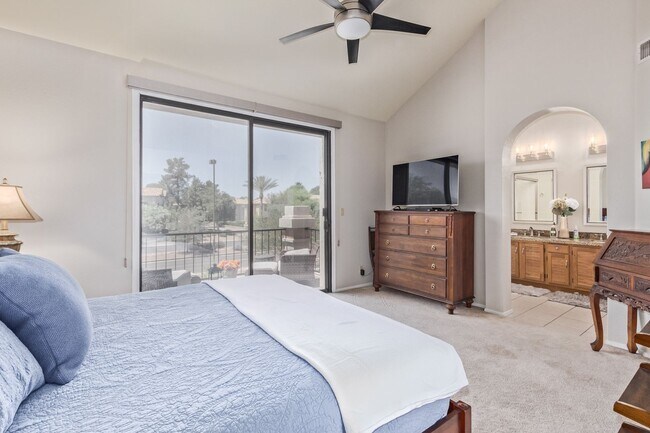 Building Photo - Charming 2-Bedroom Townhome in Scottsdale Racquet Club