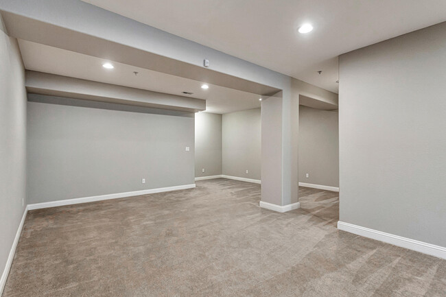 Building Photo - 4666 Sagewood Cir